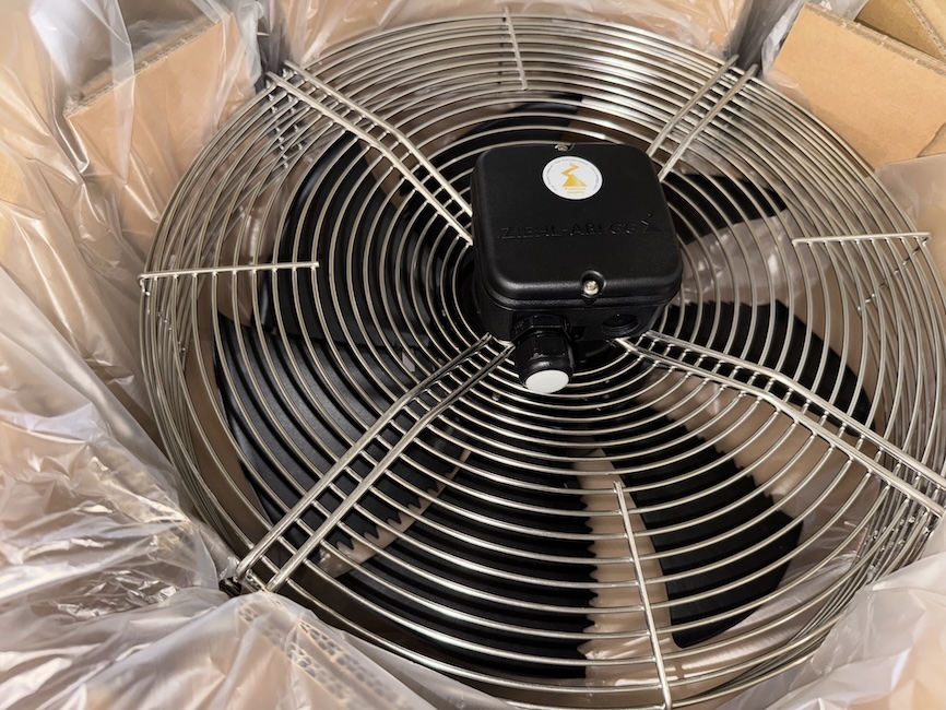 IMG_5426-FN040-6EW.0F.A7P1 vent.1.jpg